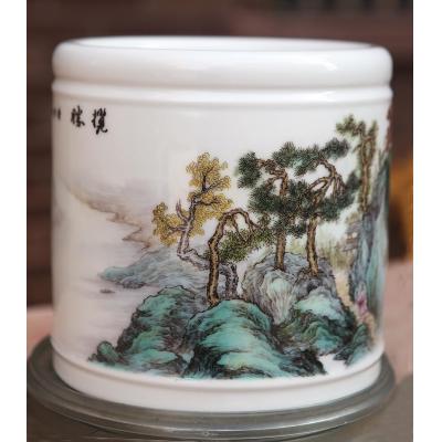 《揽胜》汪锋陶瓷作品 粉彩 小笔筒 直径18.5cm高18c...